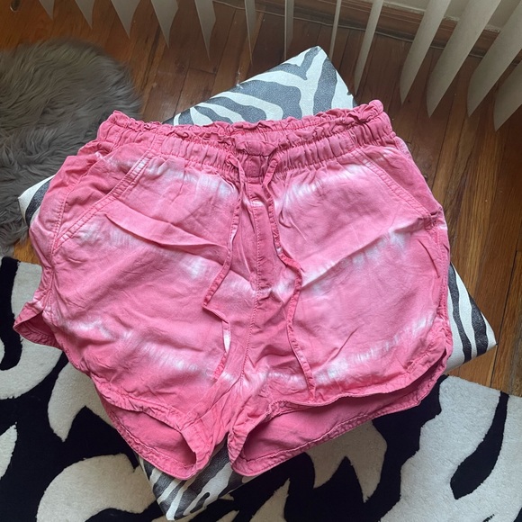 American Eagle vacay shorts in tie dye color - Picture 3 of 4